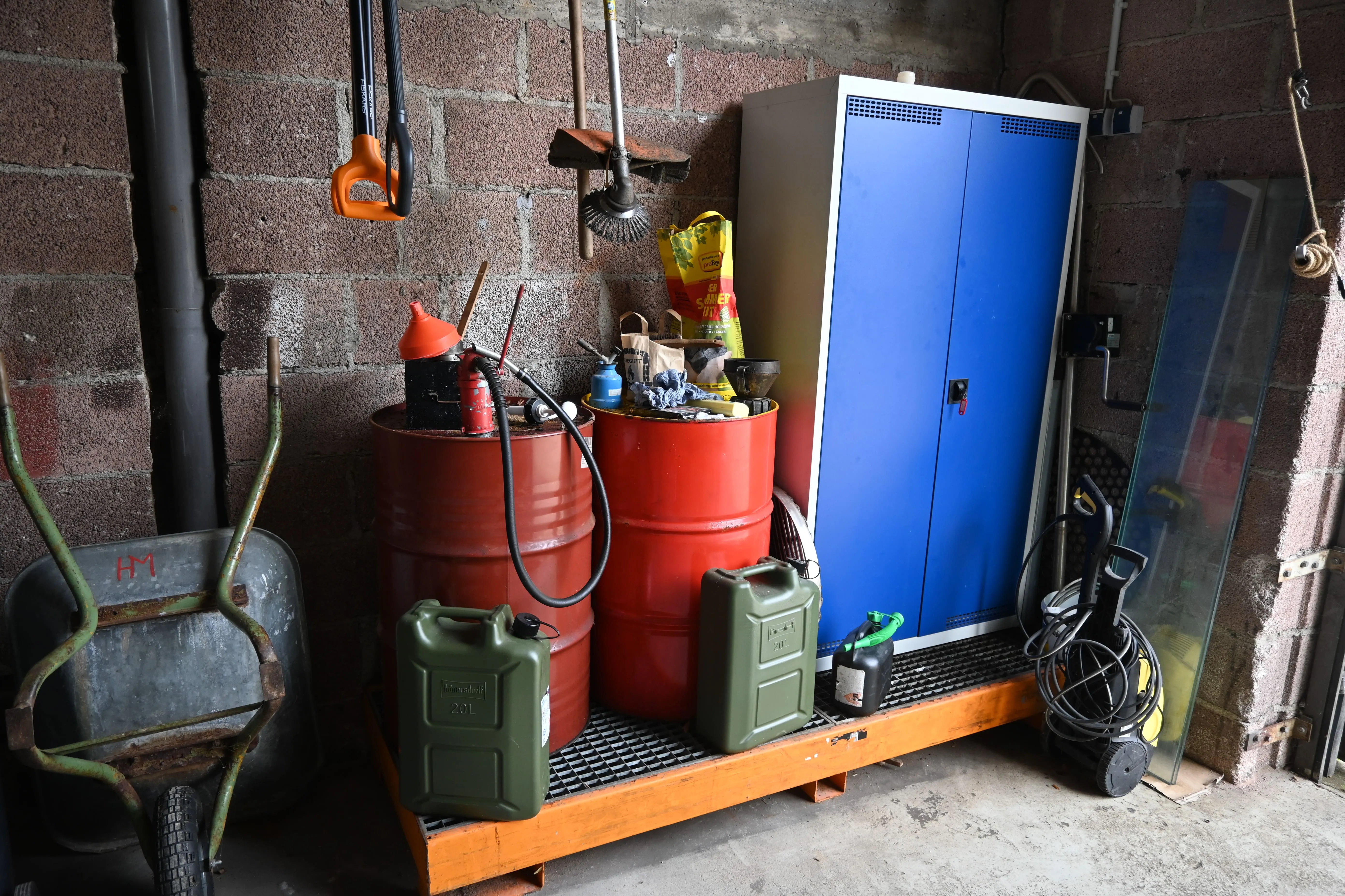 Ausrüstung für Arbeitssicherheit im Betrieb