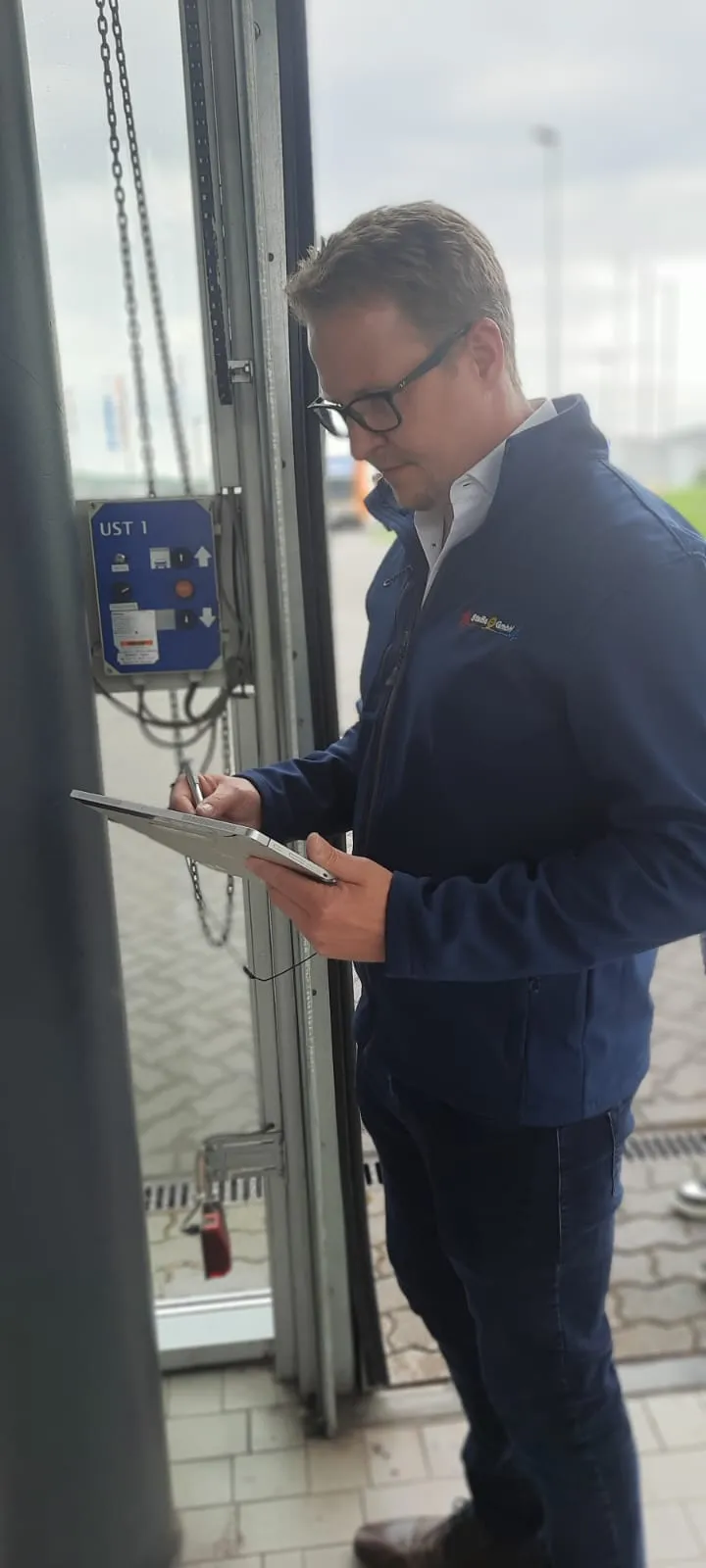 professionelle Fachkraft für Arbeitssicherheit im Betrieb